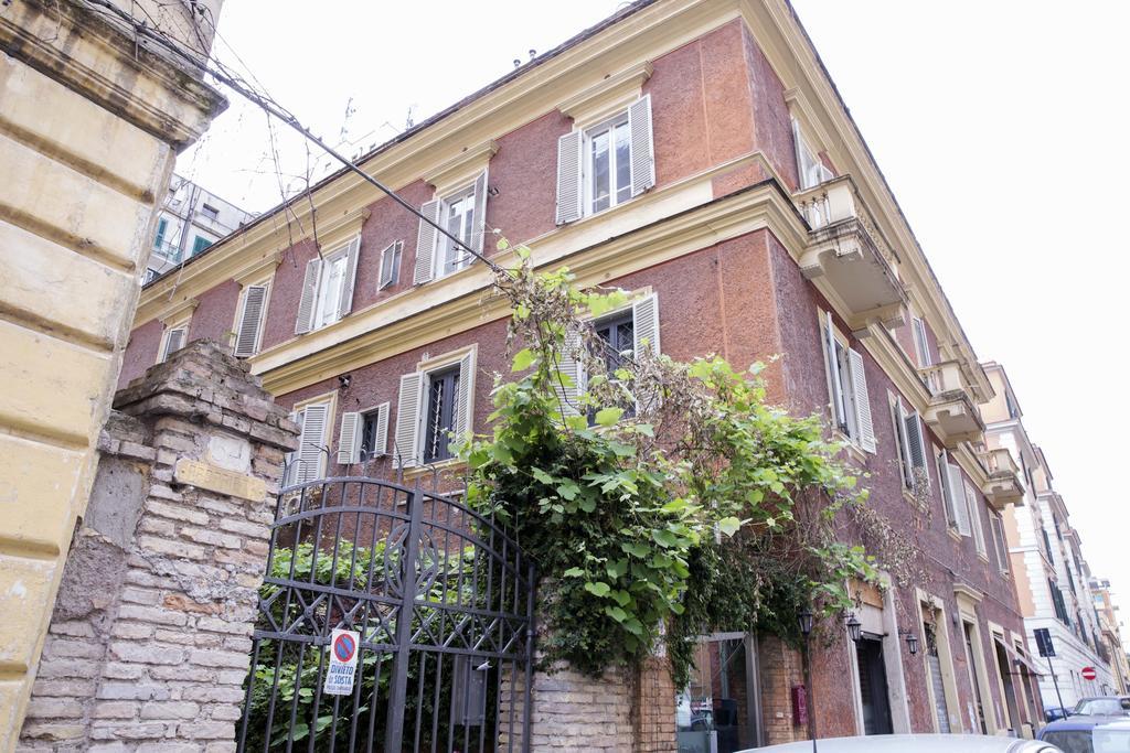 Testaccio Village Guesthouse โรม ภายนอก รูปภาพ